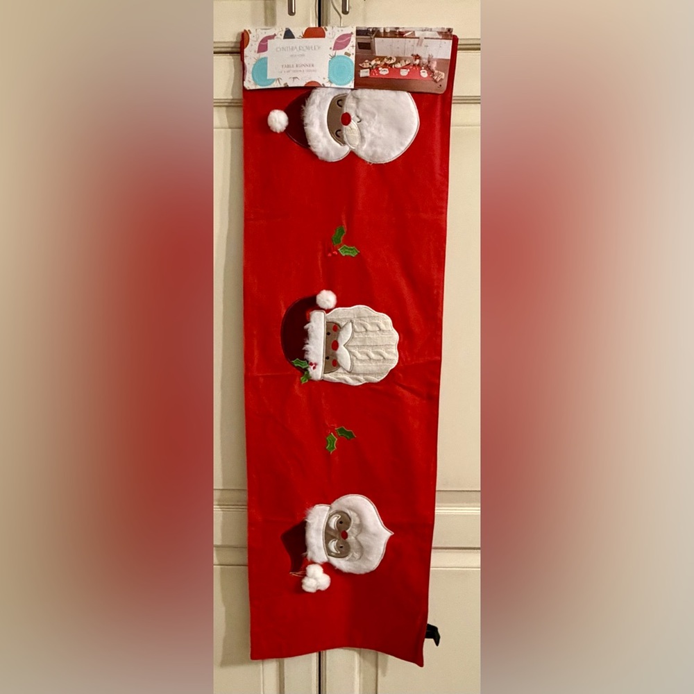 NWT Cynthia Rowley Red Santa Table Runner
